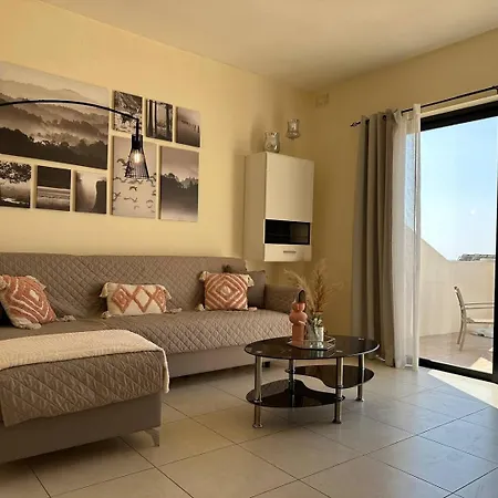 Radiant 2bed Penthouse Mellieha!! By Homely Apartment *